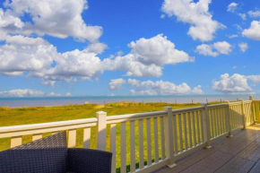 Stunning 6 berth lodge with sea views for hire at Skipsea Sands ref 41136NF